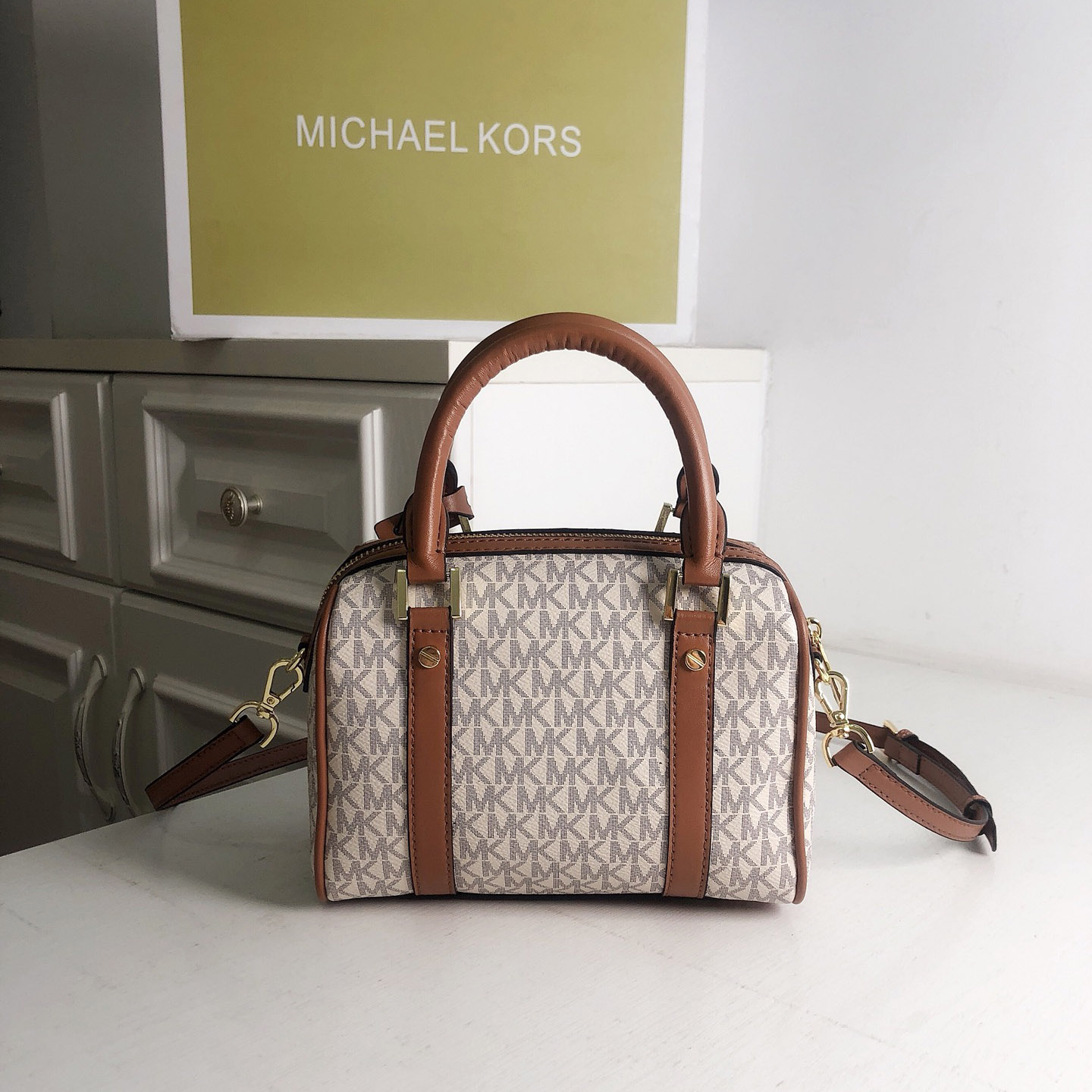 ใหม่ไมเคิล คอร์กระเป๋าถือดีไซน - Luxury Bags Brands บทวิจารณ์และราคา