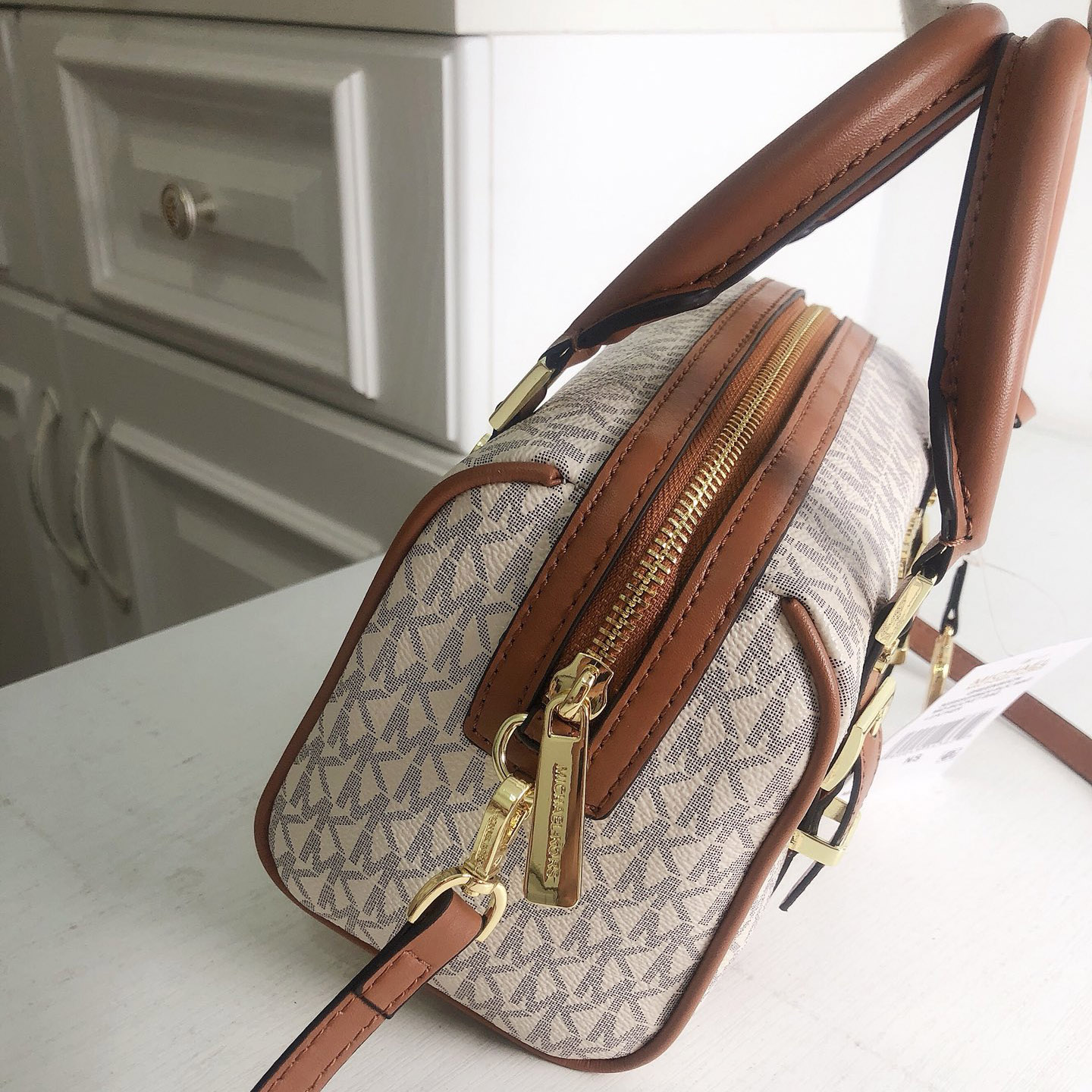 ใหม่ไมเคิล คอร์กระเป๋าถือดีไซน - Luxury Bags Brands บทวิจารณ์และราคา