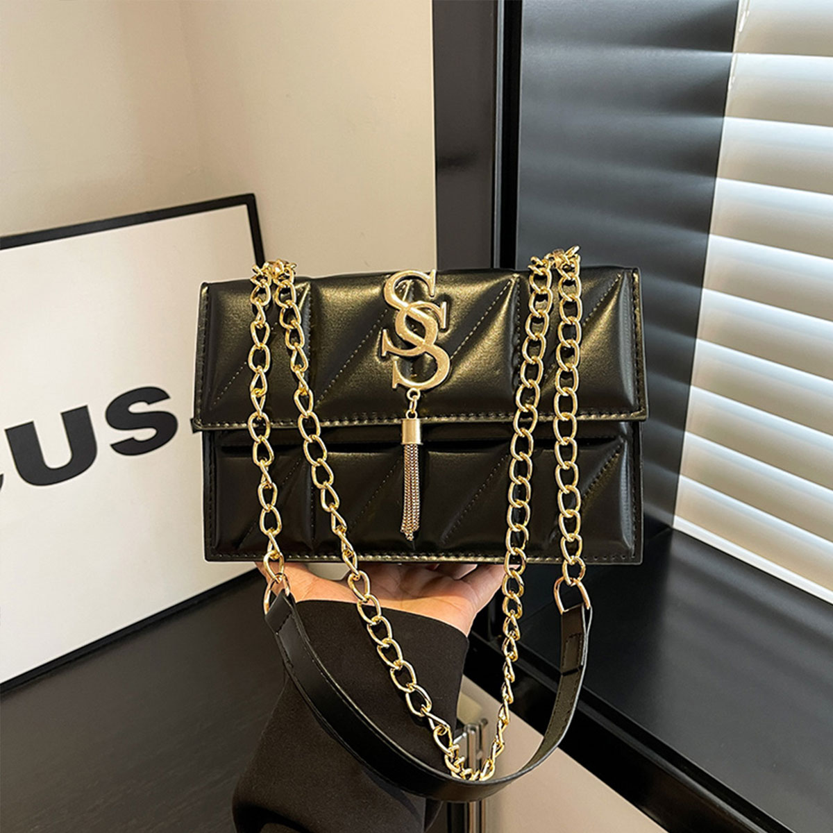 กระเป๋าทรงสี่เหลี่ยมเล็ก ดีไซน - Luxury Bags Lv บทวิจารณ์และราคา