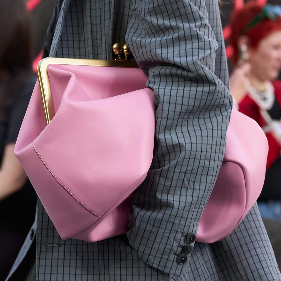 กระเป๋าคลาสสิกทรงใหญ่แบบมีตัวล - Luxury Bags Brands บทวิจารณ์และราคา