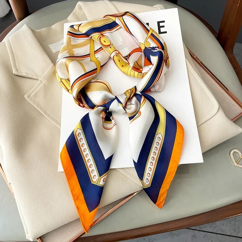 ผ้าพันคอไหมสี่เหลี่ยมลายโซ่ ดี - Luxury Bags Brands บทวิจารณ์และราคา